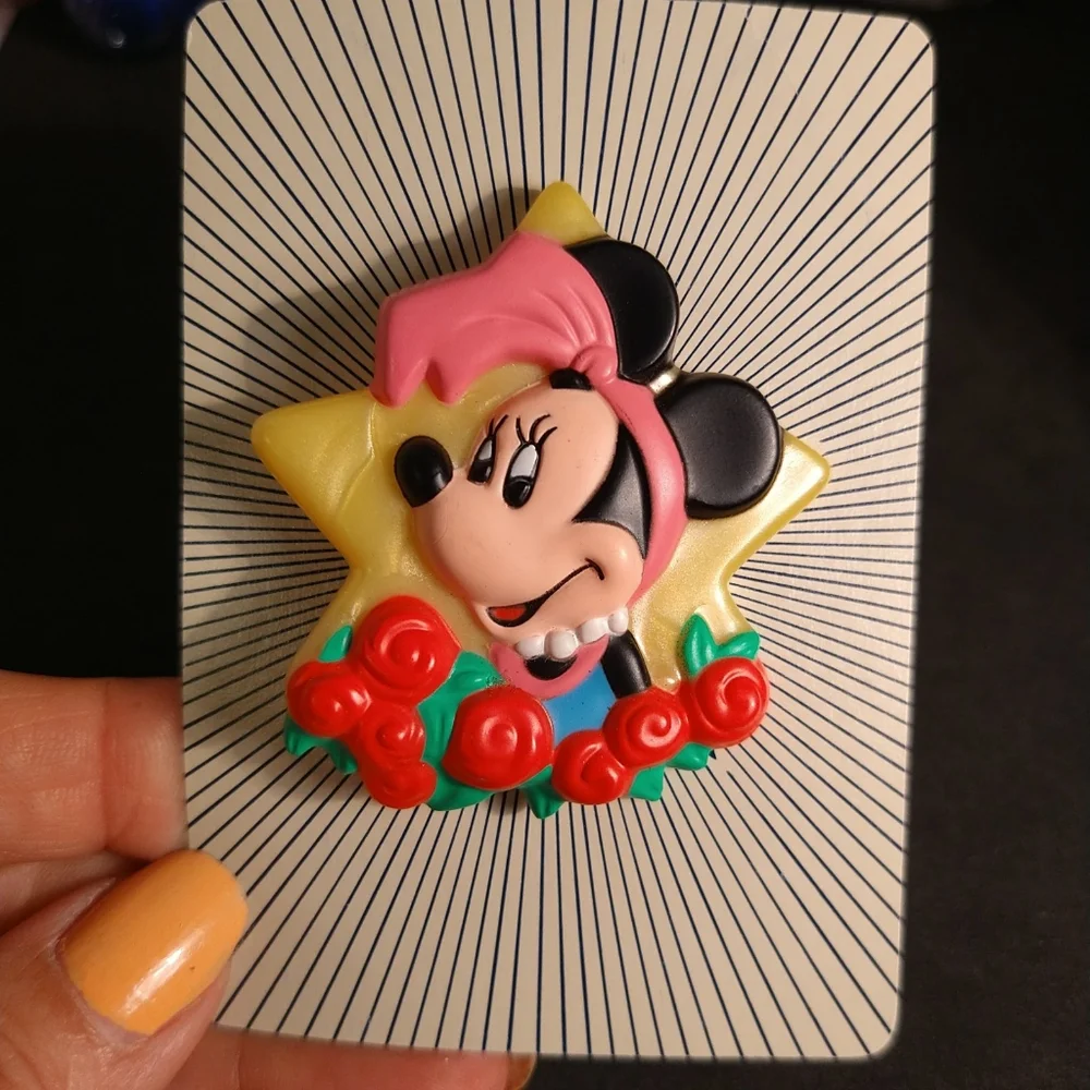 Avon Disney Minnie Mouse plastic brooch 1989 vintage